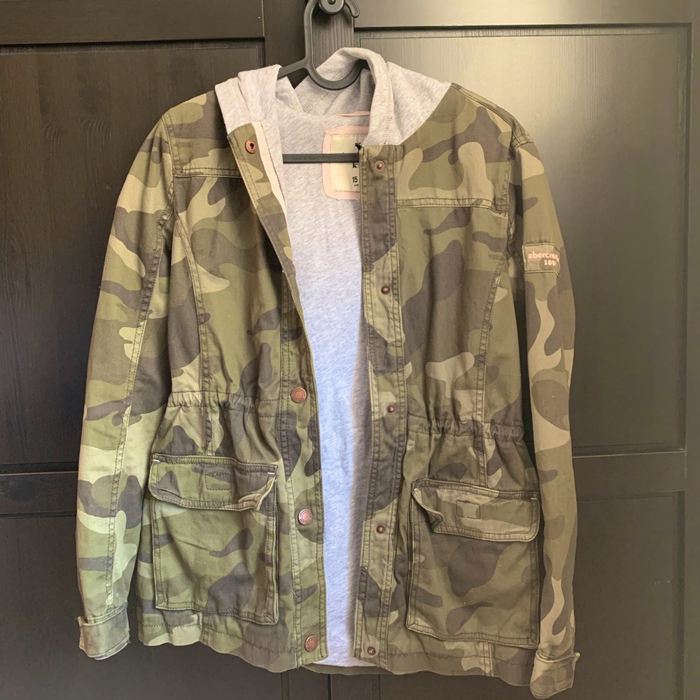 Abercrombie Kids Girl’s camo sweater/coat